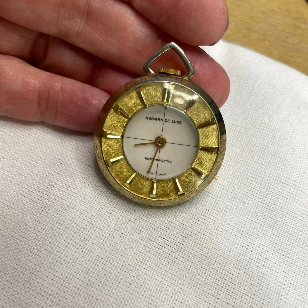 Norman De Luxe Gold Tone Women Small Vintage Pocket Watch *READ